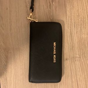 MICHEAL KORS black wristlet